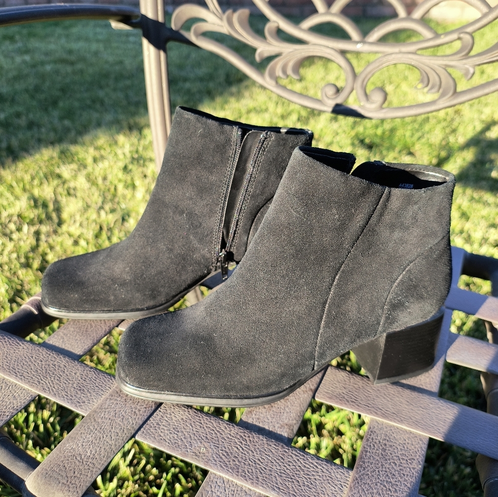 White Mountain black booties